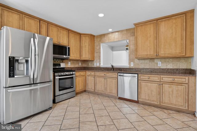 9000 FALCON GLEN CT, Bristow, VA 20136