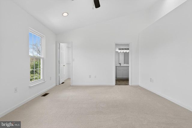 9000 FALCON GLEN CT, Bristow, VA 20136