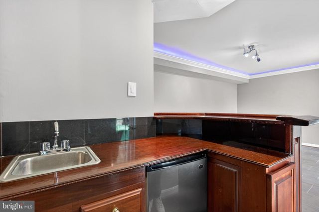 9000 FALCON GLEN CT, Bristow, VA 20136