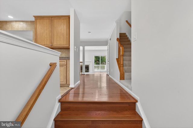 9000 FALCON GLEN CT, Bristow, VA 20136