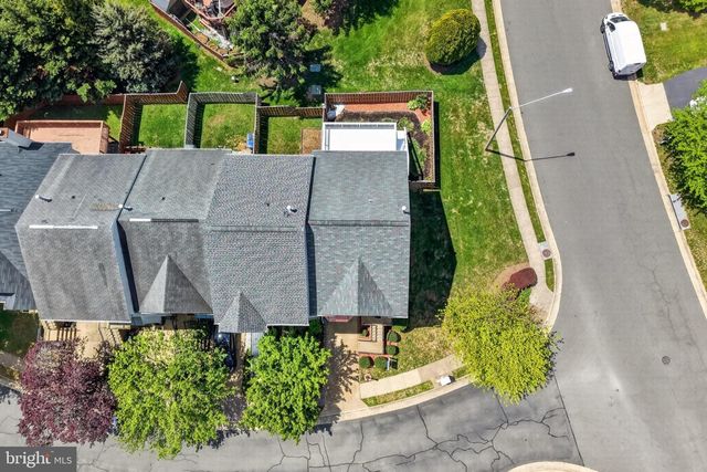 9000 FALCON GLEN CT, Bristow, VA 20136
