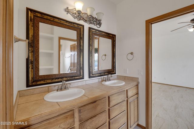 1876 El Presidio Drive, Las Cruces, NM 88011