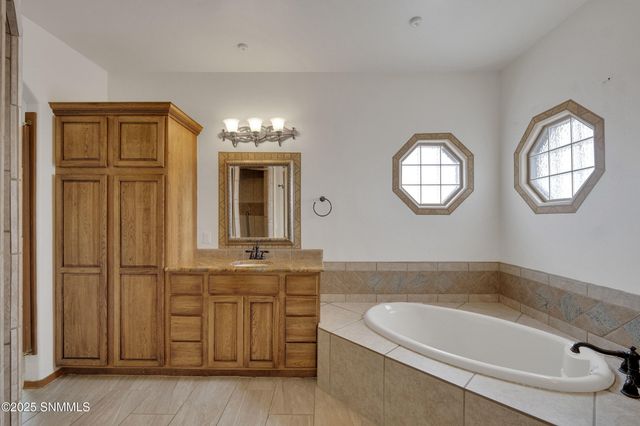 1876 El Presidio Drive, Las Cruces, NM 88011