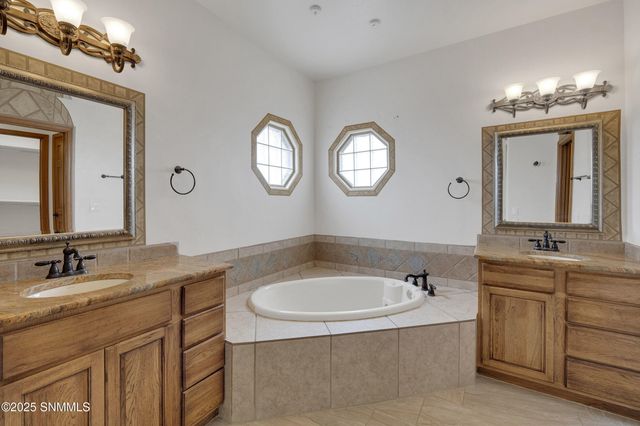 1876 El Presidio Drive, Las Cruces, NM 88011