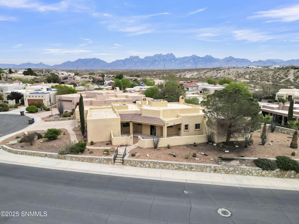 1876 El Presidio Drive, Las Cruces, NM 88011