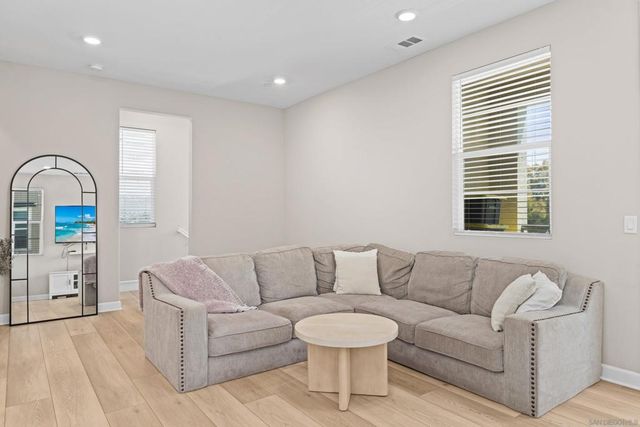 1233 Sunrise View 105, San Marcos, CA 92078