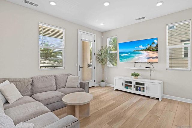 1233 Sunrise View 105, San Marcos, CA 92078