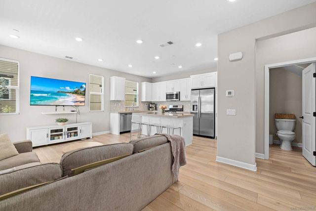1233 Sunrise View 105, San Marcos, CA 92078