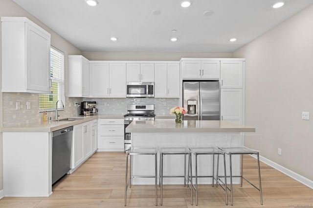 1233 Sunrise View 105, San Marcos, CA 92078