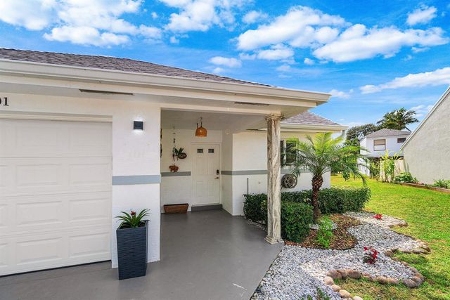101 Azalea Circle, Boynton Beach, FL 33436