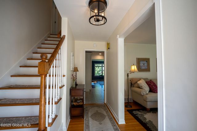 95 Jordan Boulevard, Bethlehem, NY 12054