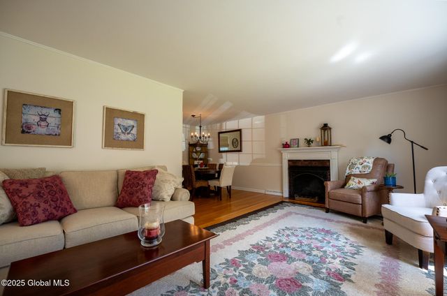 95 Jordan Boulevard, Bethlehem, NY 12054