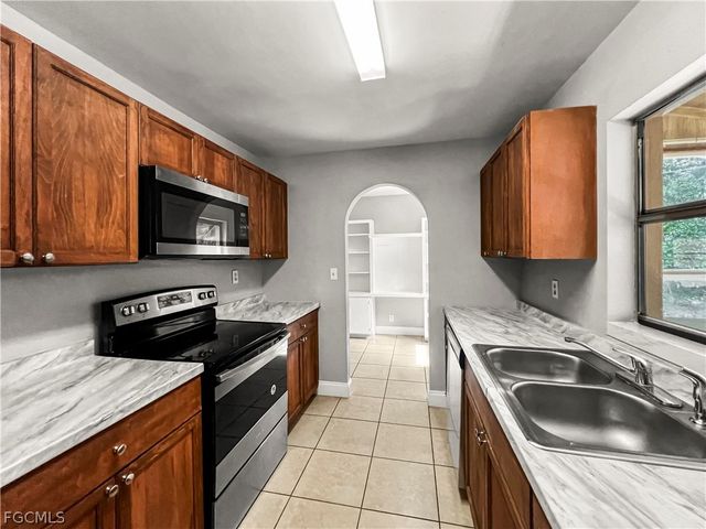 7300 Barragan RD, Fort Myers, FL 33967