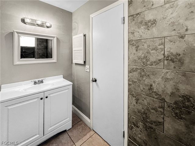 7300 Barragan RD, Fort Myers, FL 33967