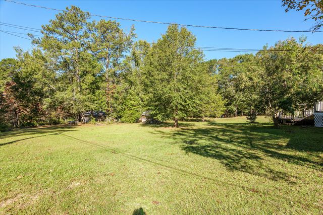 325 N N ELIJAH CLARK DR. Drive, Washington, GA 30673