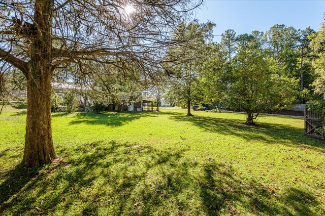 325 N N ELIJAH CLARK DR. Drive, Washington, GA 30673