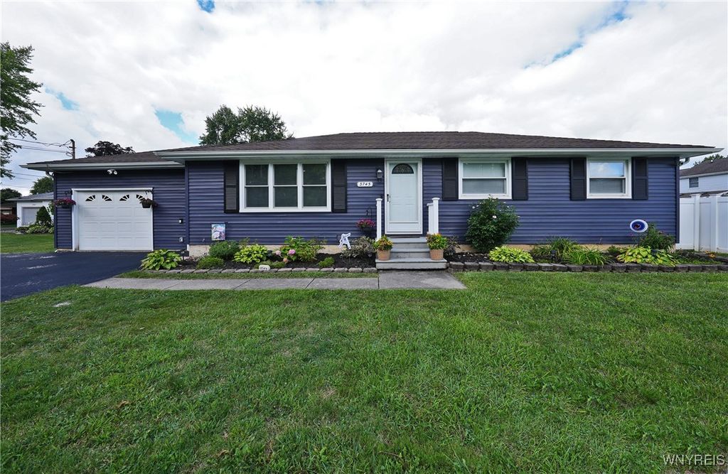 3745 Klemer Road, Wheatfield, NY 14120