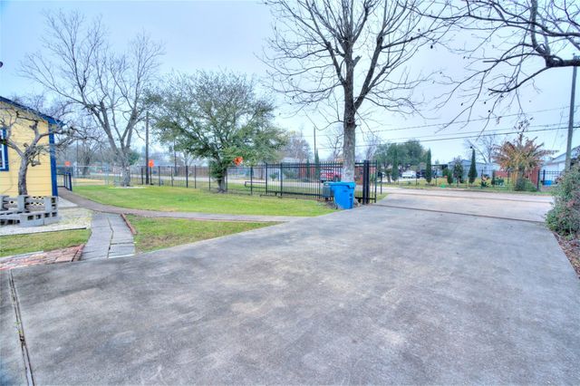 2422 Lone Oak Road, Houston, TX 77093