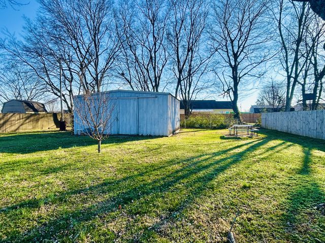 301 Meadow Ln, Portland, TN 37148