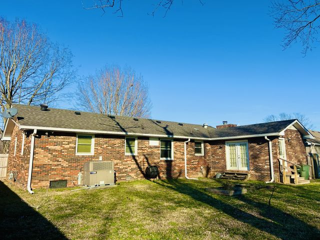 301 Meadow Ln, Portland, TN 37148