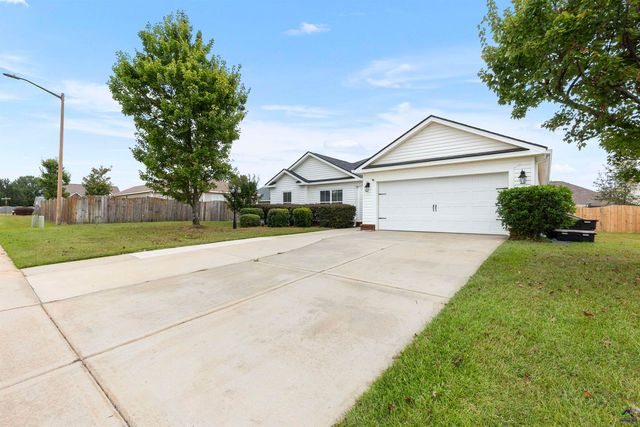 202 Latham Drive, Warner Robins, GA 31088