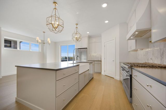 320 Laurel Curve, Golden Valley, MN 55426