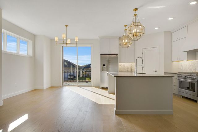 320 Laurel Curve, Golden Valley, MN 55426