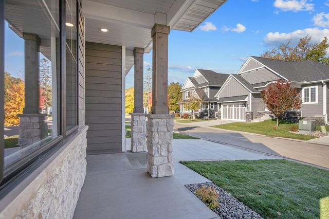 320 Laurel Curve, Golden Valley, MN 55426