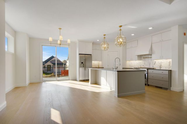 320 Laurel Curve, Golden Valley, MN 55426