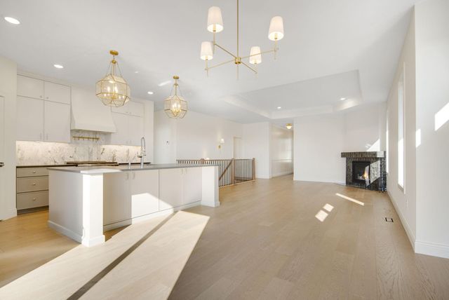 320 Laurel Curve, Golden Valley, MN 55426