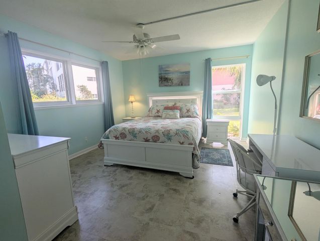 23 Golfs Edge A, West Palm Beach, FL 33417