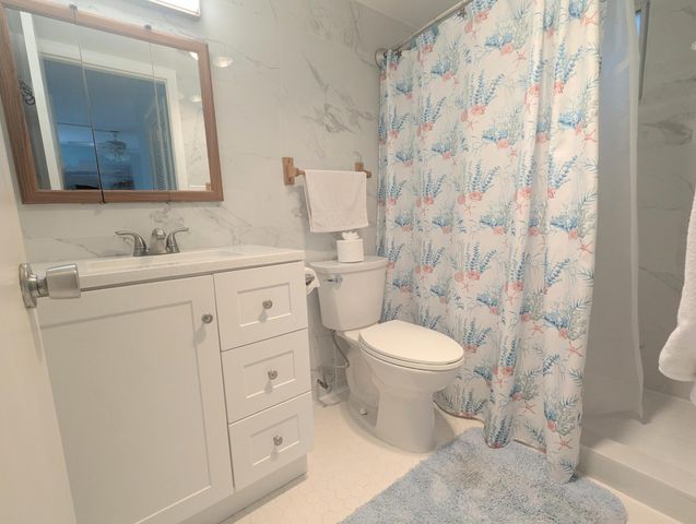 23 Golfs Edge A, West Palm Beach, FL 33417