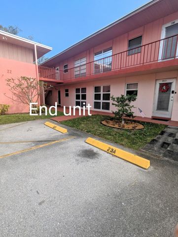 23 Golfs Edge A, West Palm Beach, FL 33417