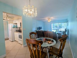23 Golfs Edge A, West Palm Beach, FL 33417