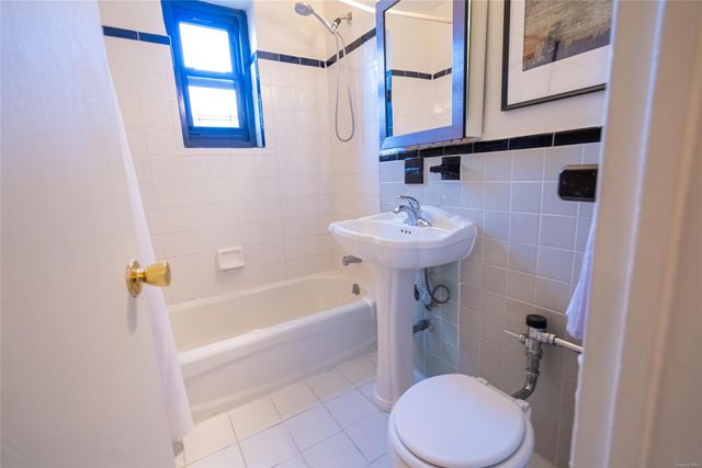 213-02 75 Avenue 2F, Oakland Gardens, NY 11364