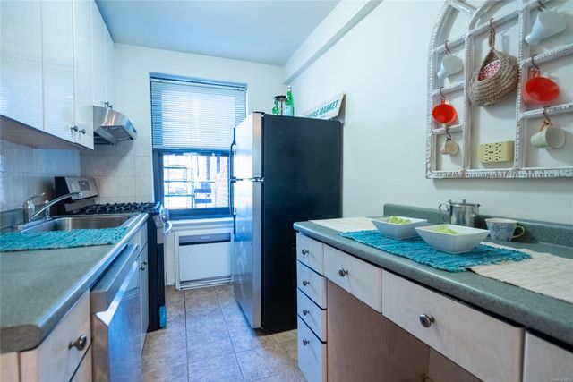 213-02 75 Avenue 2F, Oakland Gardens, NY 11364