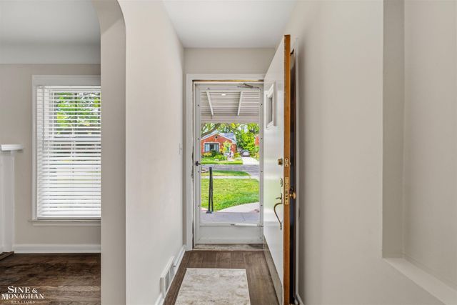 21444 Severn Road, Harper Woods, MI 48225