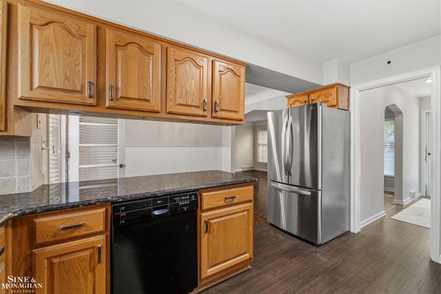 21444 Severn Road, Harper Woods, MI 48225