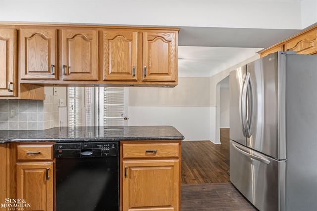 21444 Severn Road, Harper Woods, MI 48225