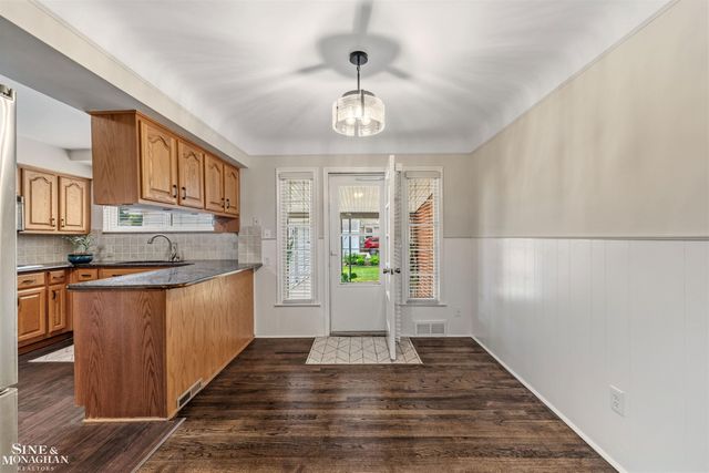 21444 Severn Road, Harper Woods, MI 48225