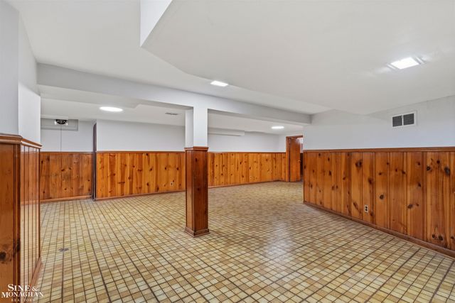 21444 Severn Road, Harper Woods, MI 48225