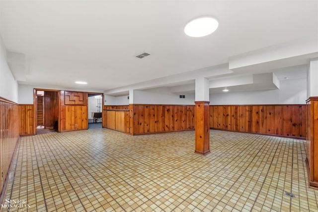21444 Severn Road, Harper Woods, MI 48225