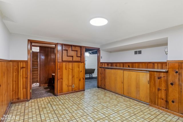 21444 Severn Road, Harper Woods, MI 48225