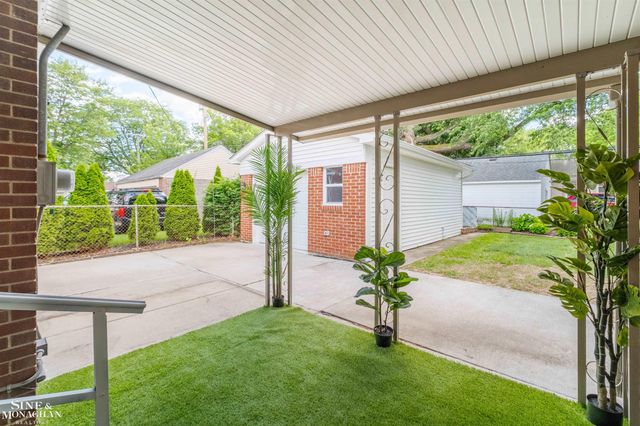 21444 Severn Road, Harper Woods, MI 48225