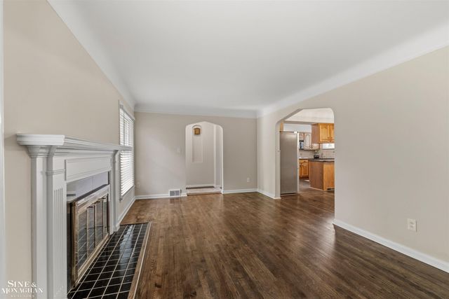 21444 Severn Road, Harper Woods, MI 48225