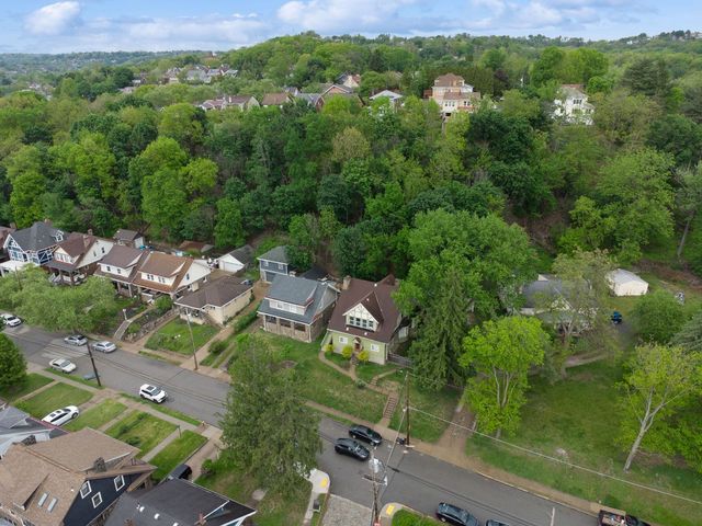 1000 Davis AVENUE, Brighton Heights, PA 15212