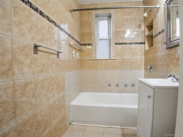 2090 Barnes Avenue 3G, Bronx, NY 10462