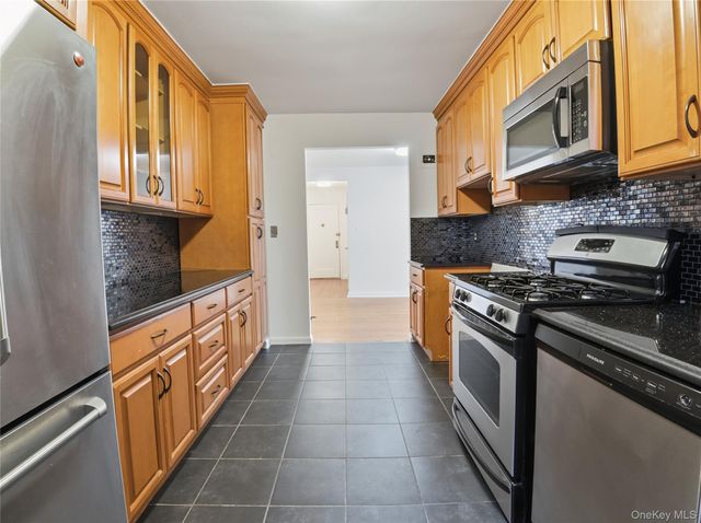 2090 Barnes Avenue 3G, Bronx, NY 10462