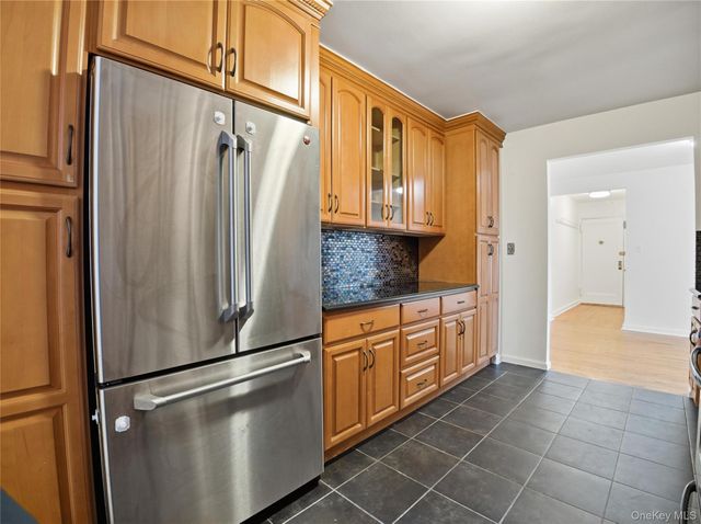 2090 Barnes Avenue 3G, Bronx, NY 10462