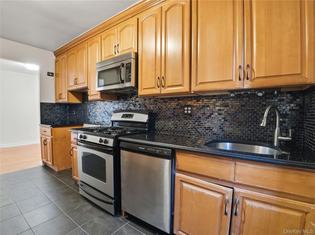 2090 Barnes Avenue 3G, Bronx, NY 10462